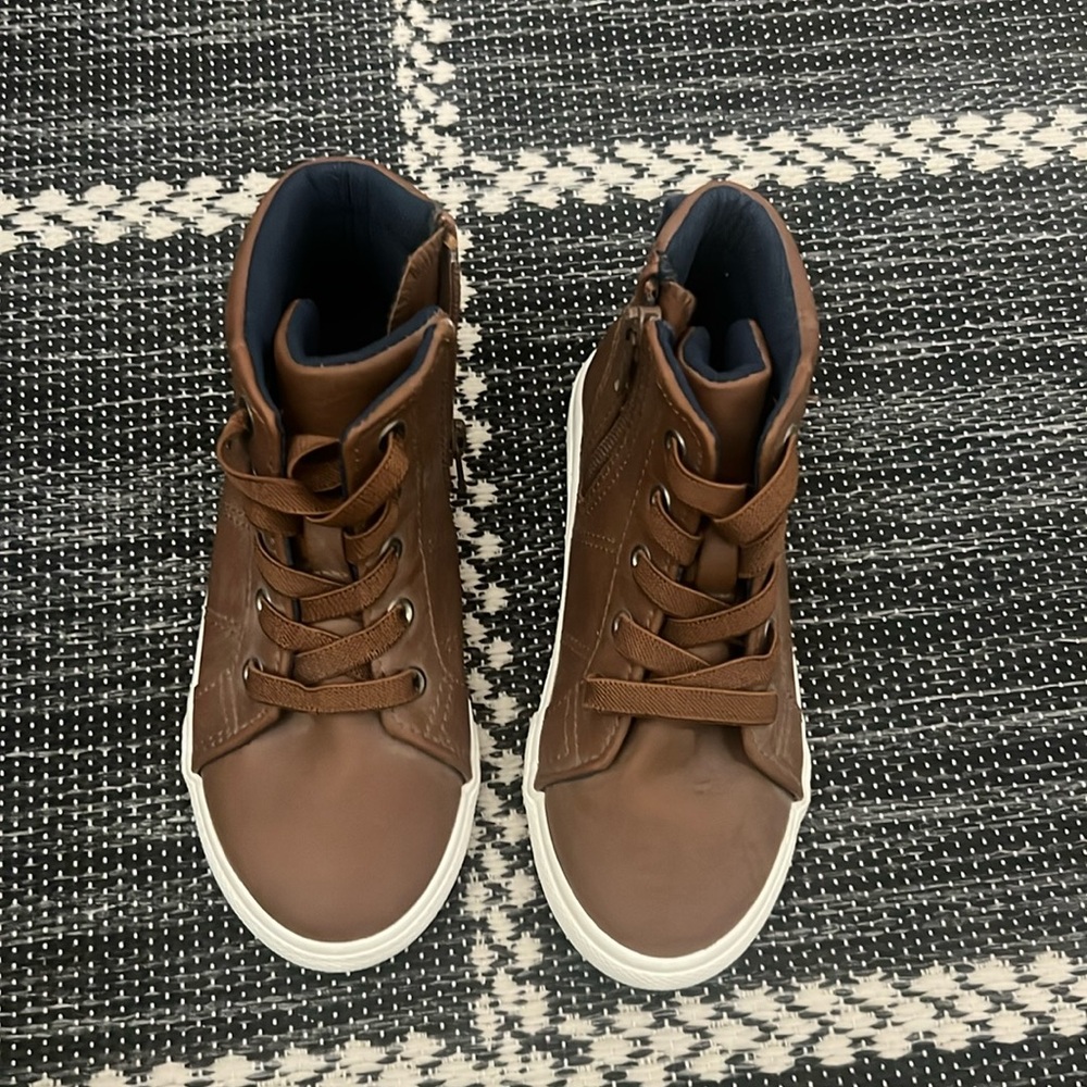 Cat and jack size 10 zip ups 👞